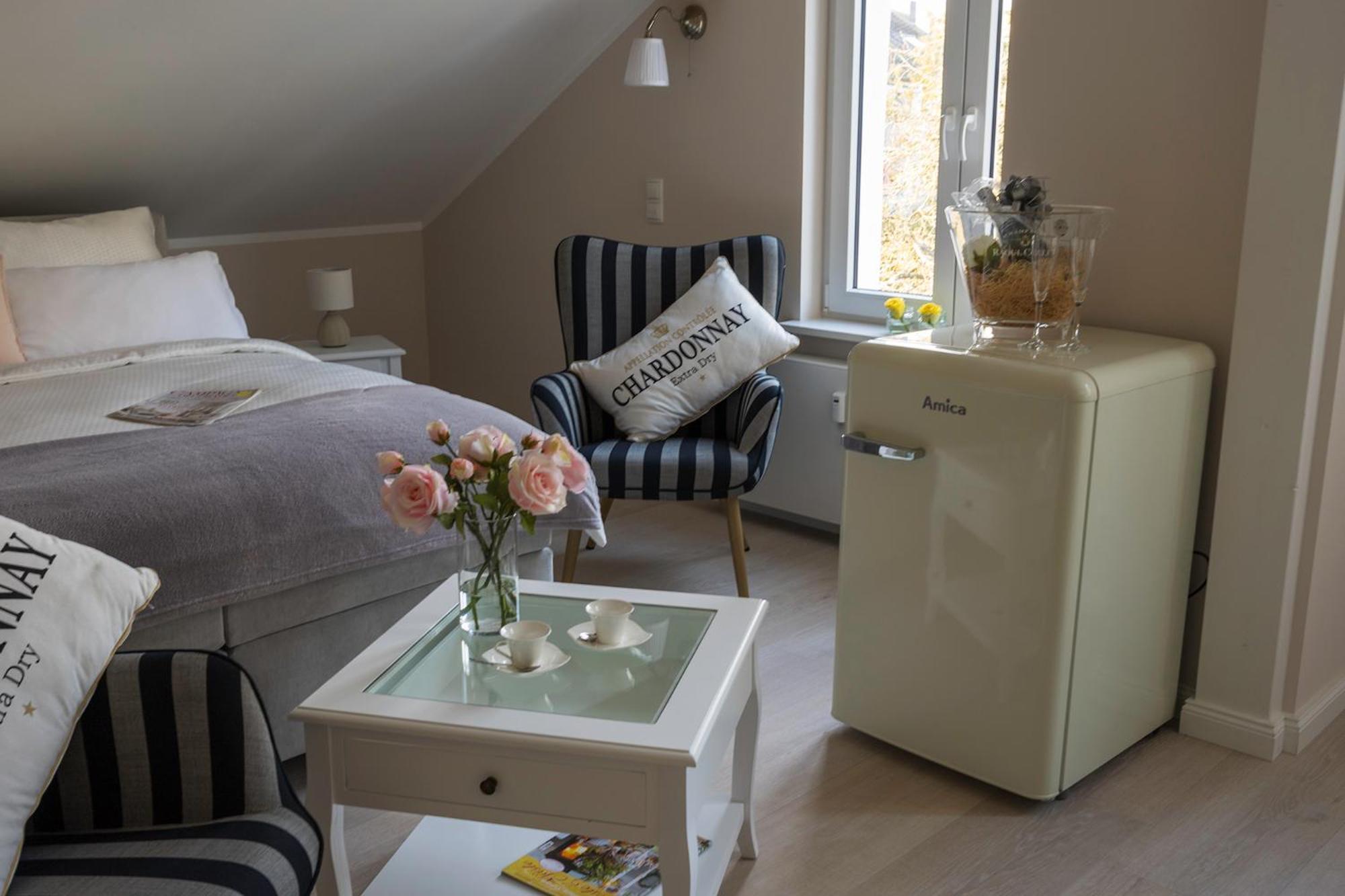 Nostalgie-Nest Mit Boxspringbett Apartman Mayen Kültér fotó